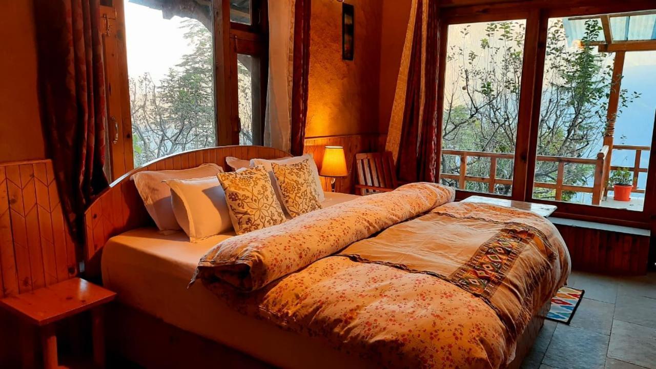 Ishan Log Huts-A Boutique Home Stay Banjar Bagian luar foto