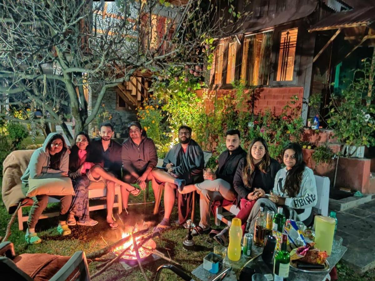 Ishan Log Huts-A Boutique Home Stay Banjar Bagian luar foto