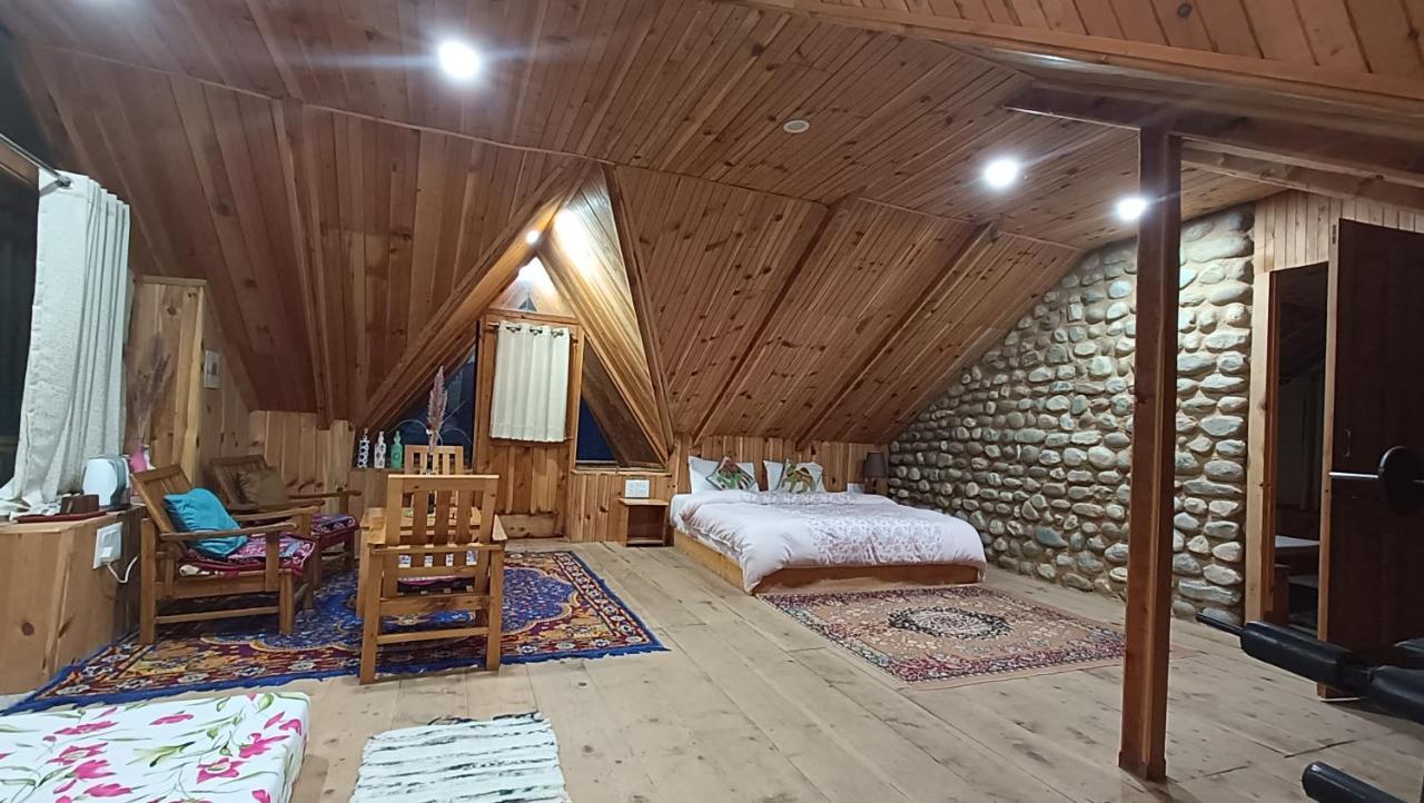 Ishan Log Huts-A Boutique Home Stay Banjar Bagian luar foto