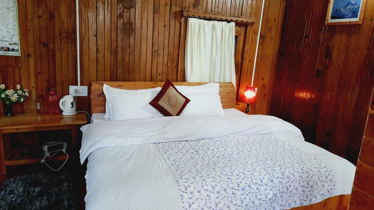 Ishan Log Huts-A Boutique Home Stay Banjar Bagian luar foto