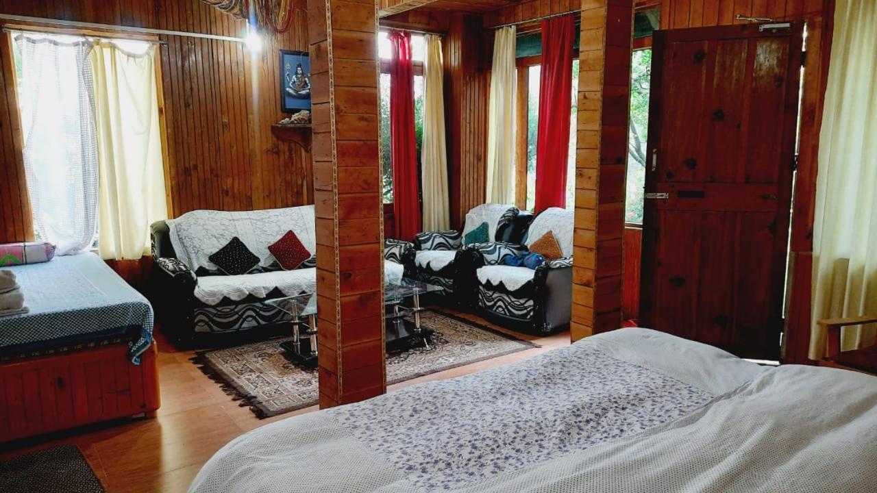 Ishan Log Huts-A Boutique Home Stay Banjar Bagian luar foto