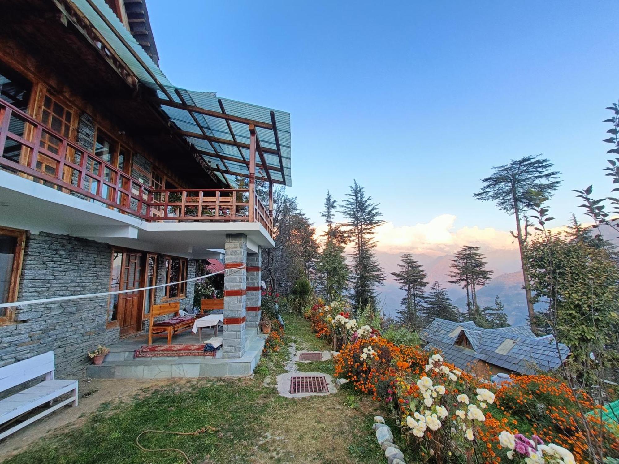 Ishan Log Huts-A Boutique Home Stay Banjar Bagian luar foto