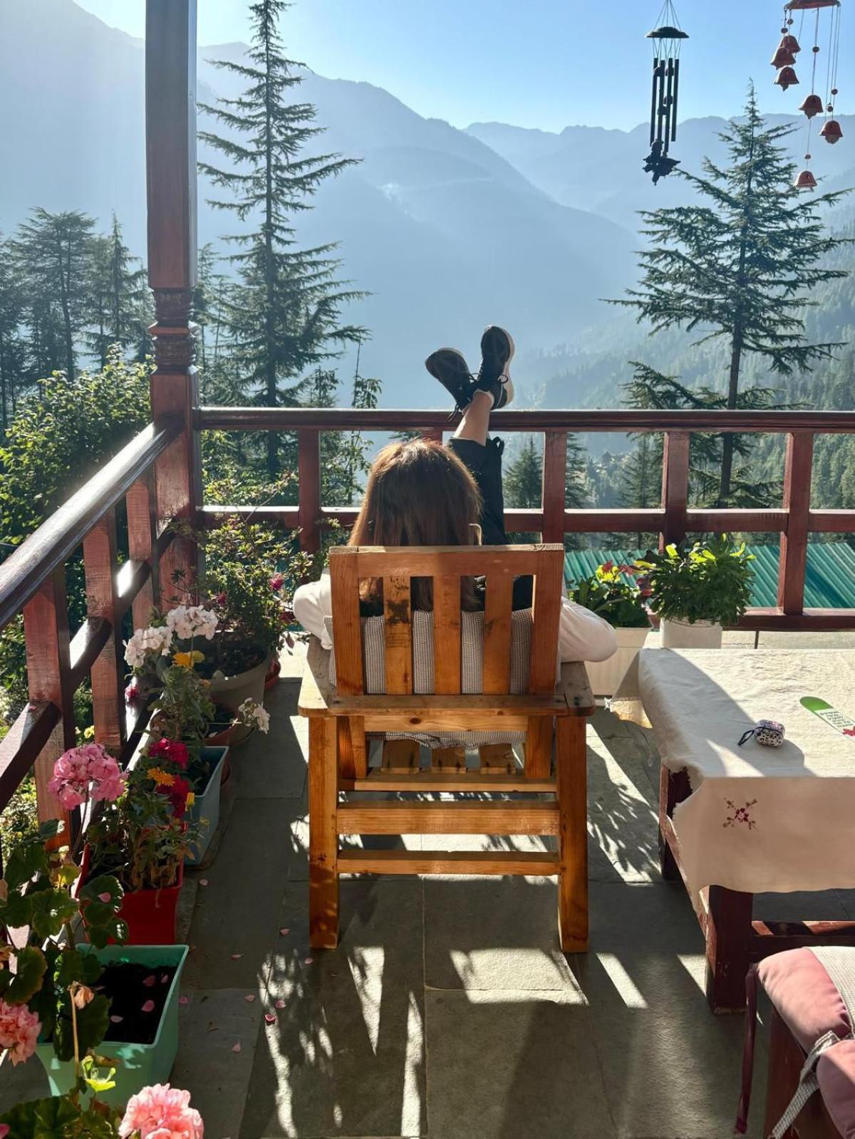 Ishan Log Huts-A Boutique Home Stay Banjar Bagian luar foto